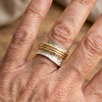 Vintage getextureerde zilver- en goudkleurige ambachtelijke ringband
