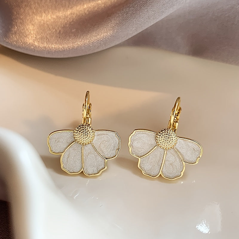 Elegante emaille oorhangers met vierbladige bloem
