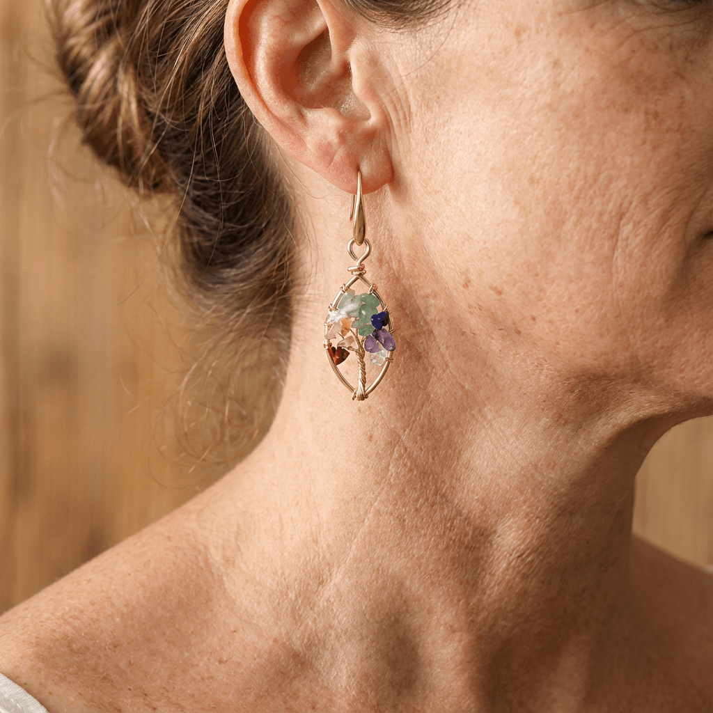 Goudkleurige draadgewikkelde oorbellen met edelsteensplinters