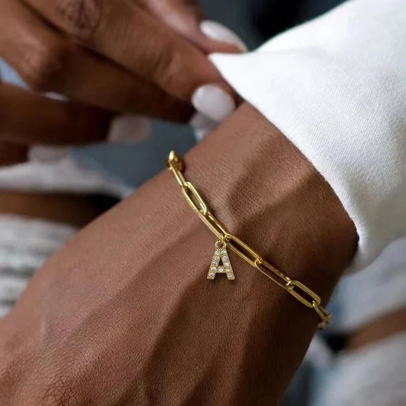 Fijne paperclip armband met initiaal