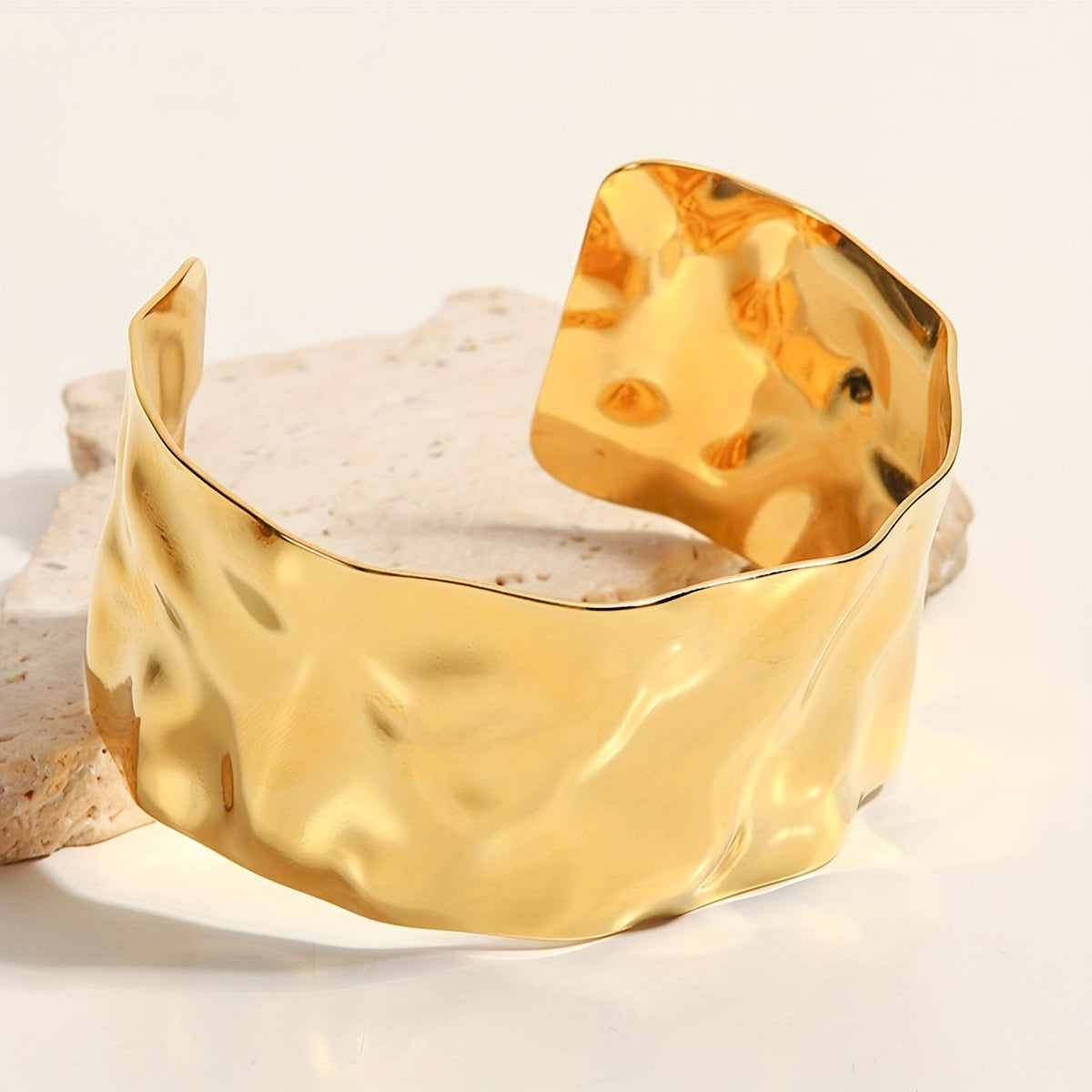 Elegante gepolijste sculpturale brede cuff armband