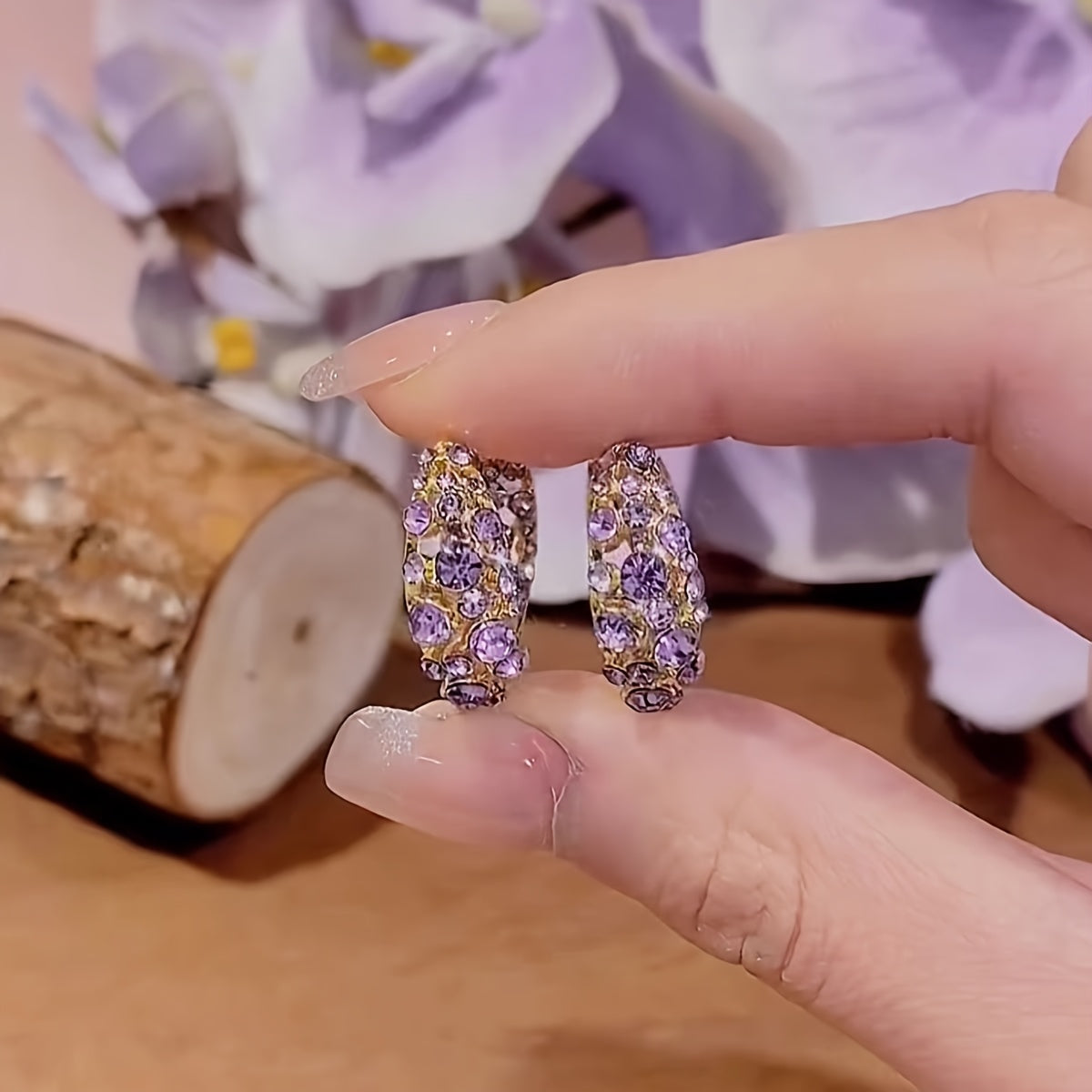 Elegante vergulde oorringen met paars kristal en zirkonia