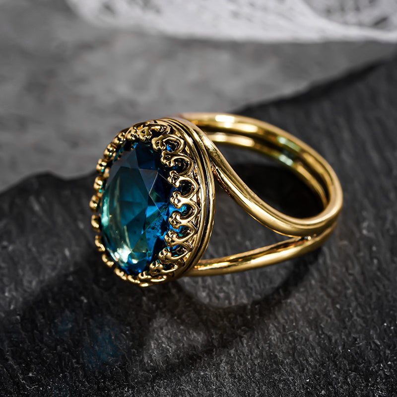 Elegante vergulde ring met ovale blauwe steen
