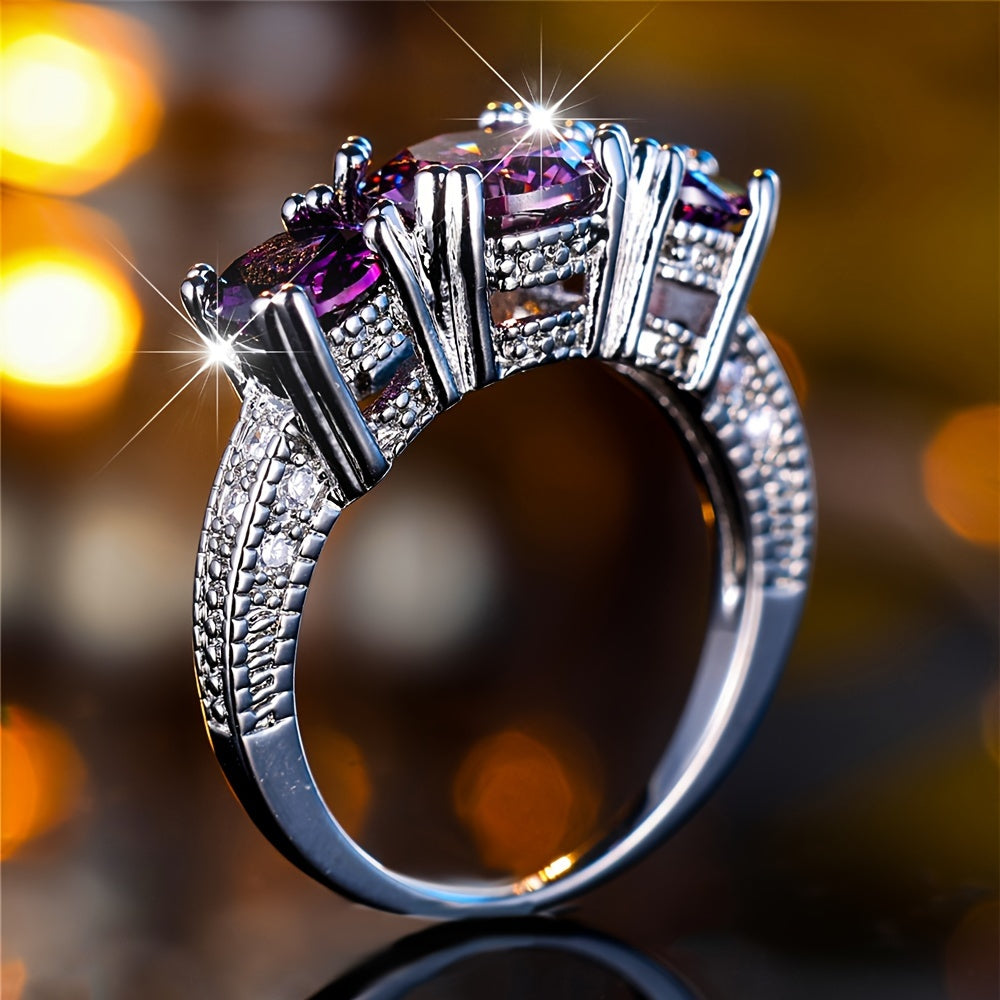 Vintage ring met drie ronde paarse zirkonia's