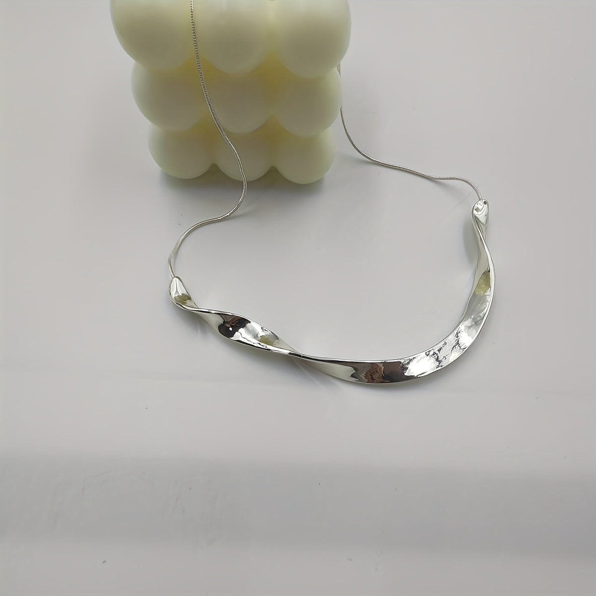 Vintage sculpturale gepolijste zilverkleurige collier
