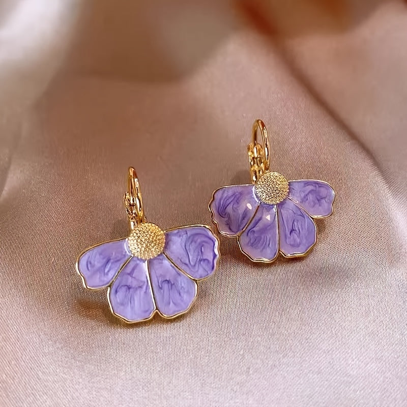 Elegante emaille oorhangers met vierbladige bloem