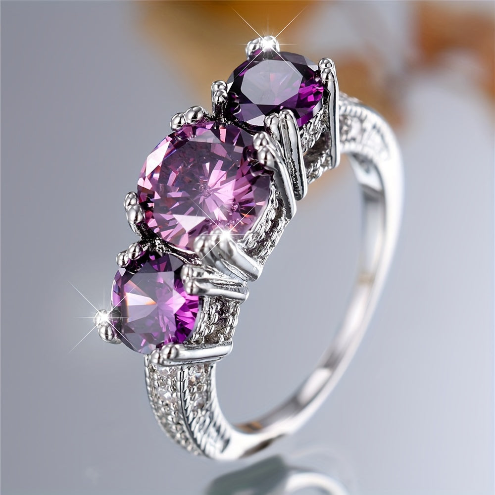 Vintage ring met drie ronde paarse zirkonia's