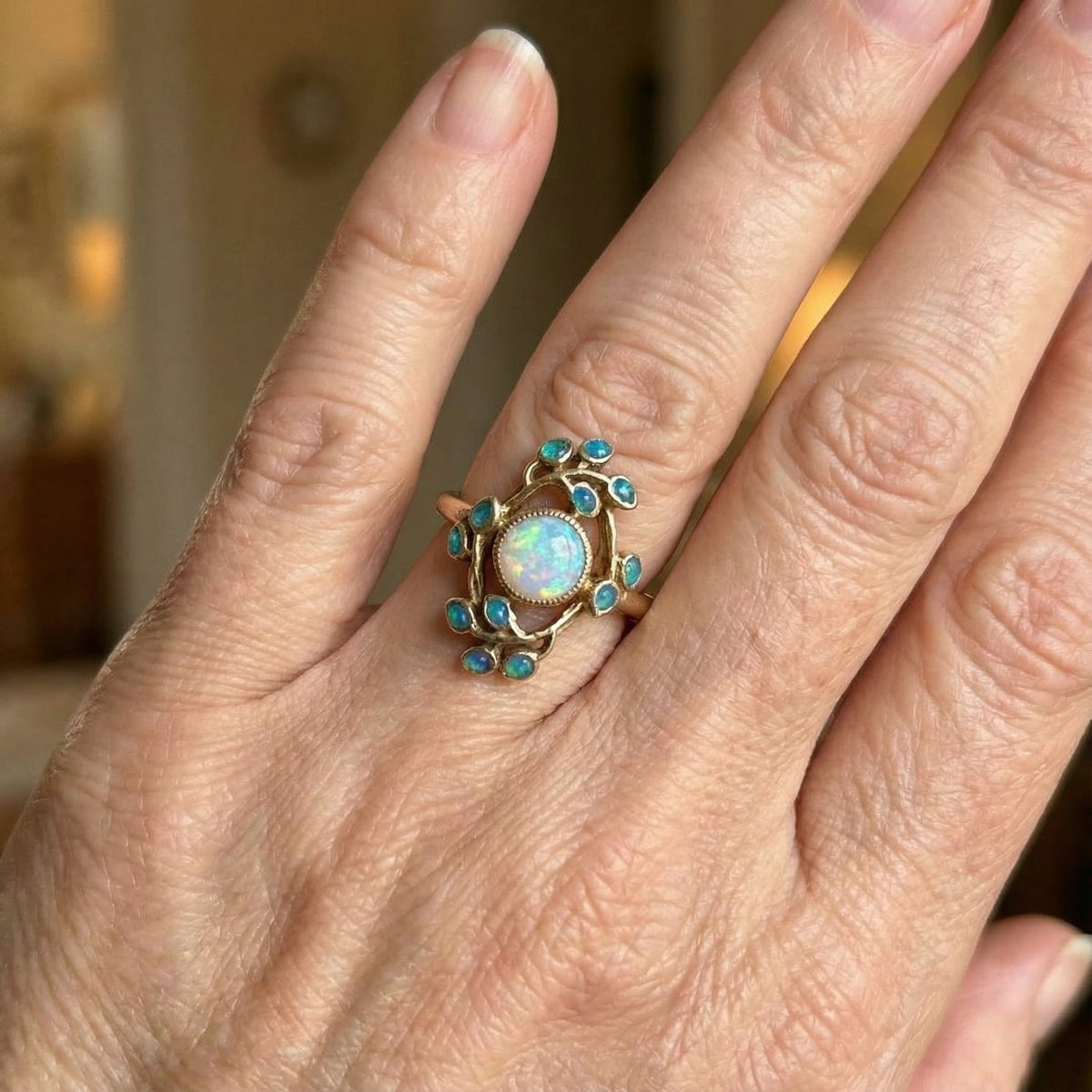 Vintage vergulde ring met blauw opaalkristal