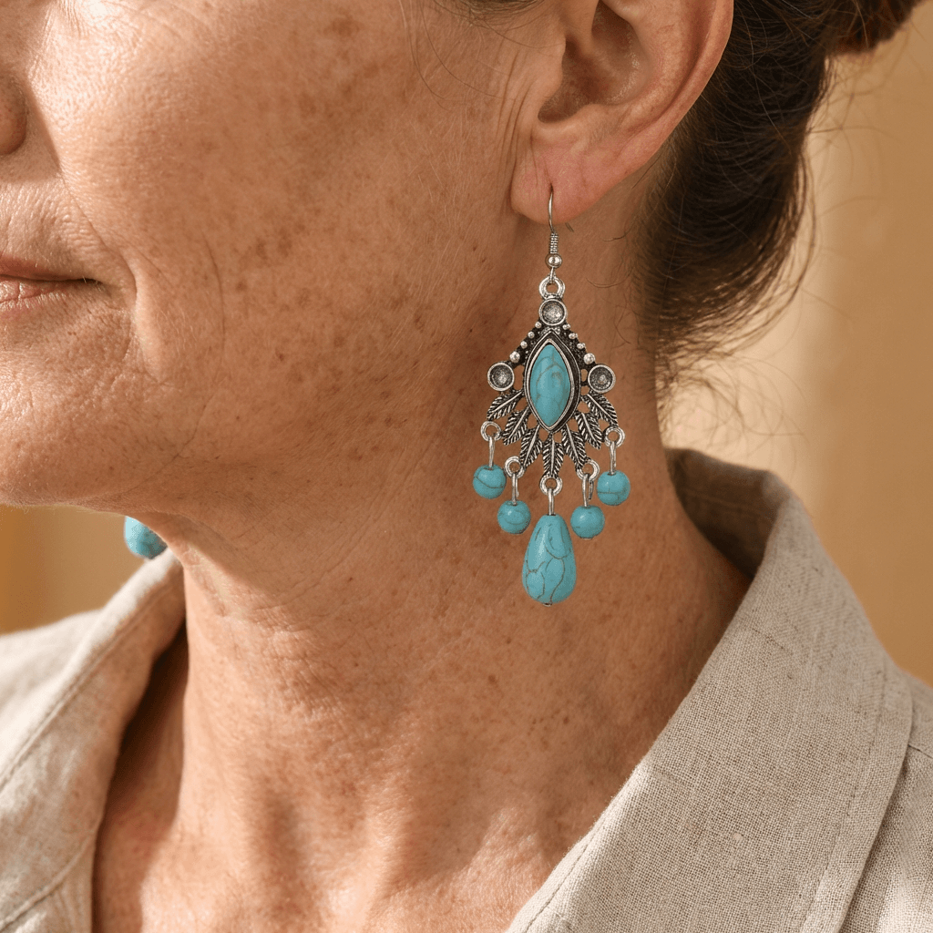 Elegante bohemien oorhangers met turkoois en transparante steen