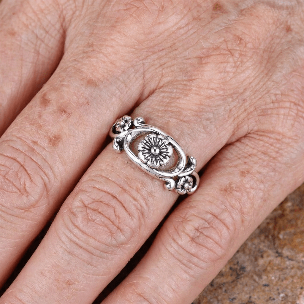 Vintage bohemien verzilverde bloemring