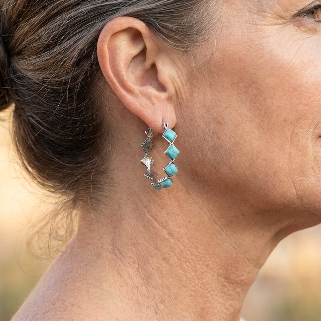 Elegante bohemien U-vormige oorbellen met diamant en turkoois