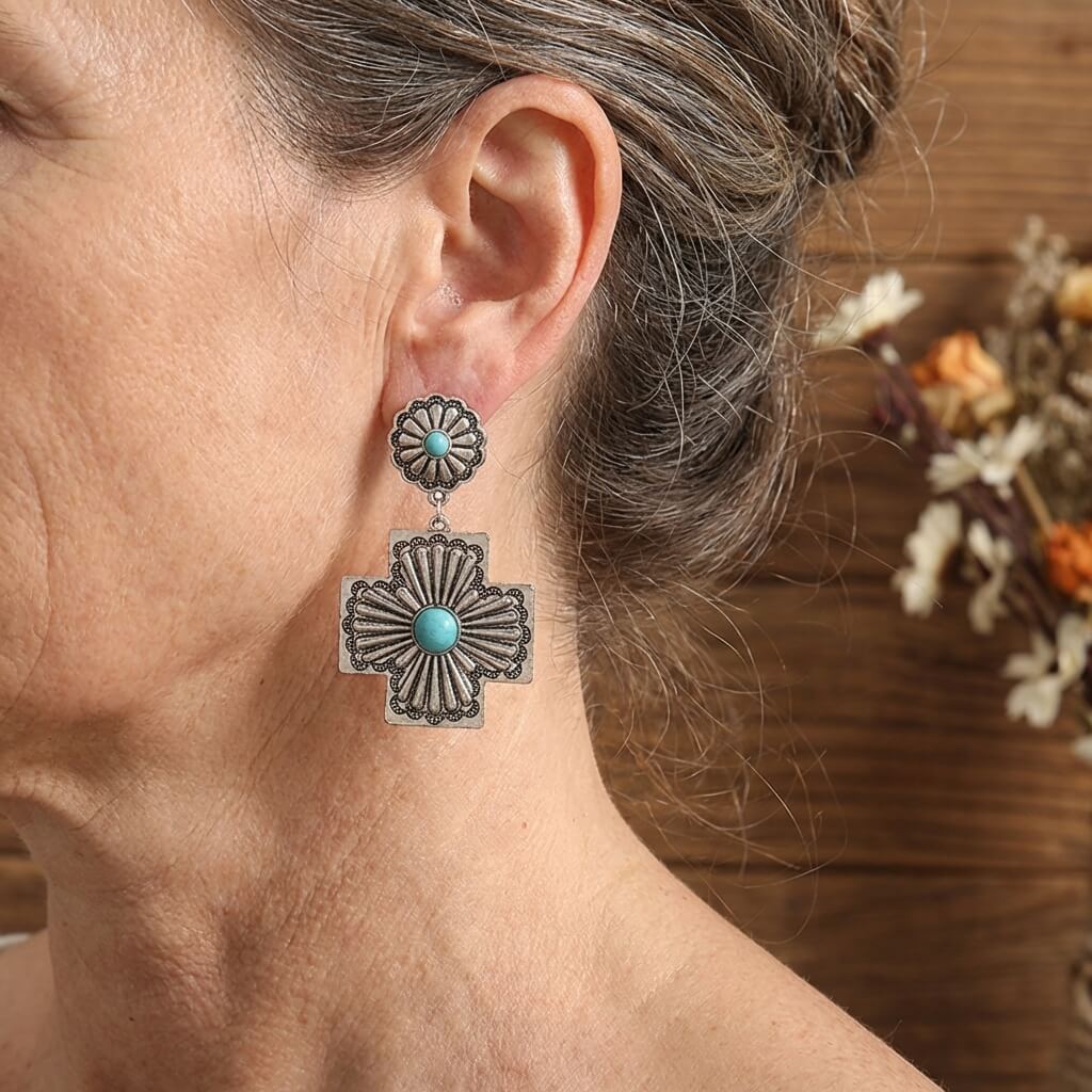 Retro bloemendesign turkooizen kruis gegraveerde metalen oorbellen