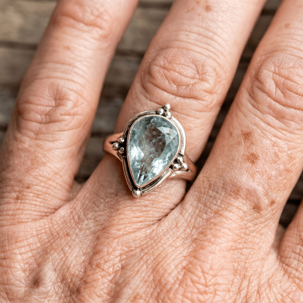 Elegante vintage ring met peervormig geslepen zirkonia
