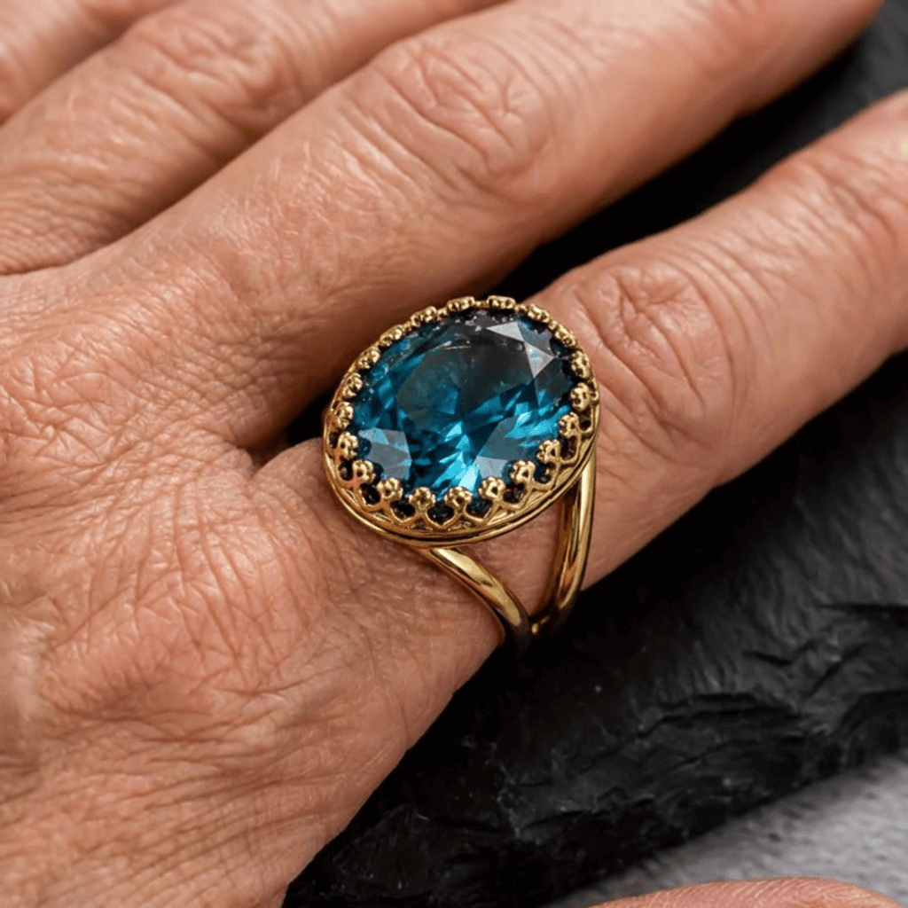 Vintage-geïnspireerde vergulde ring met ingelegde ovale zirkonia