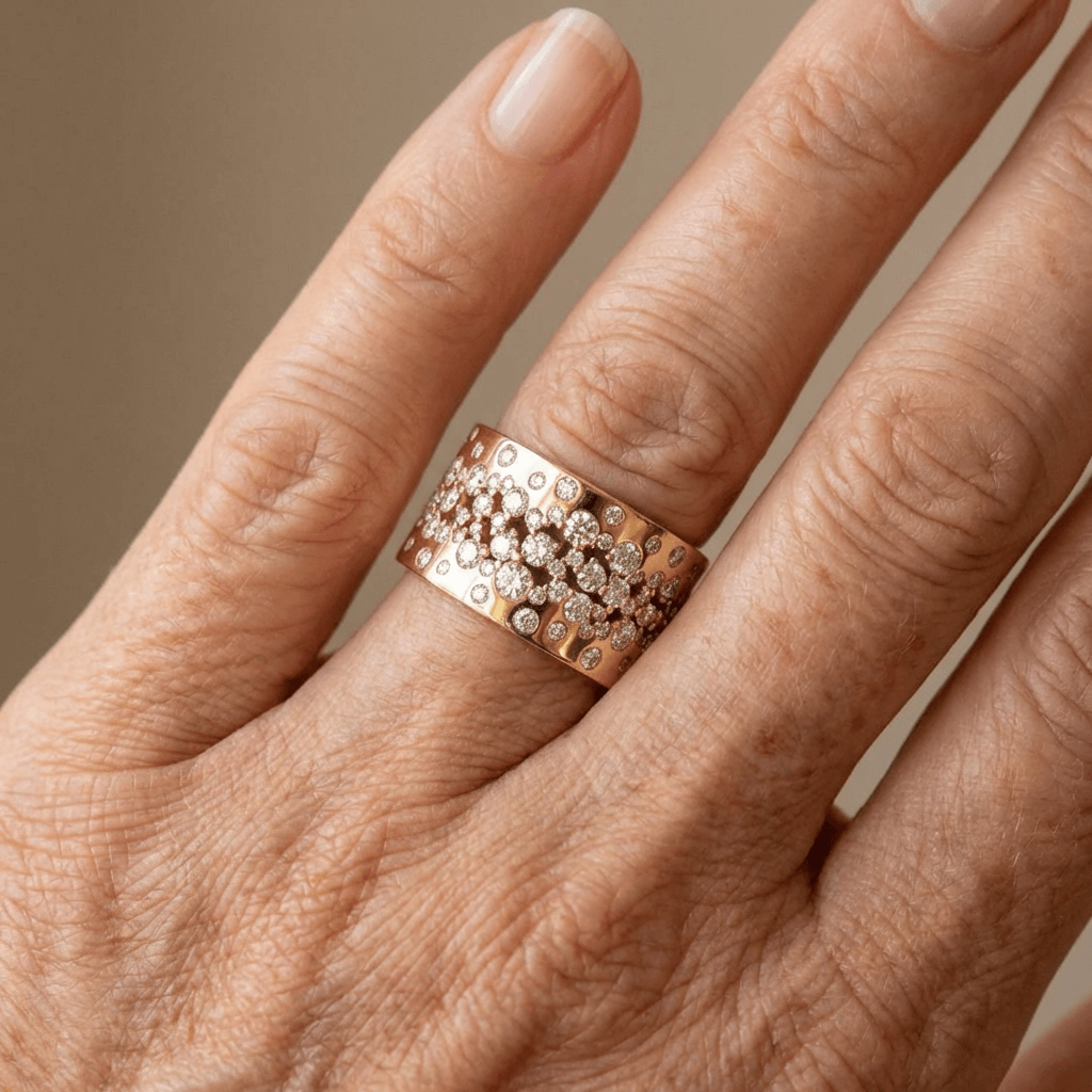 Vintage vergulde ringband met sprankelende zirkonia