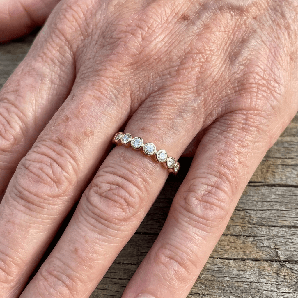 Vintage vergulde ringband met ingelegde zirkonia