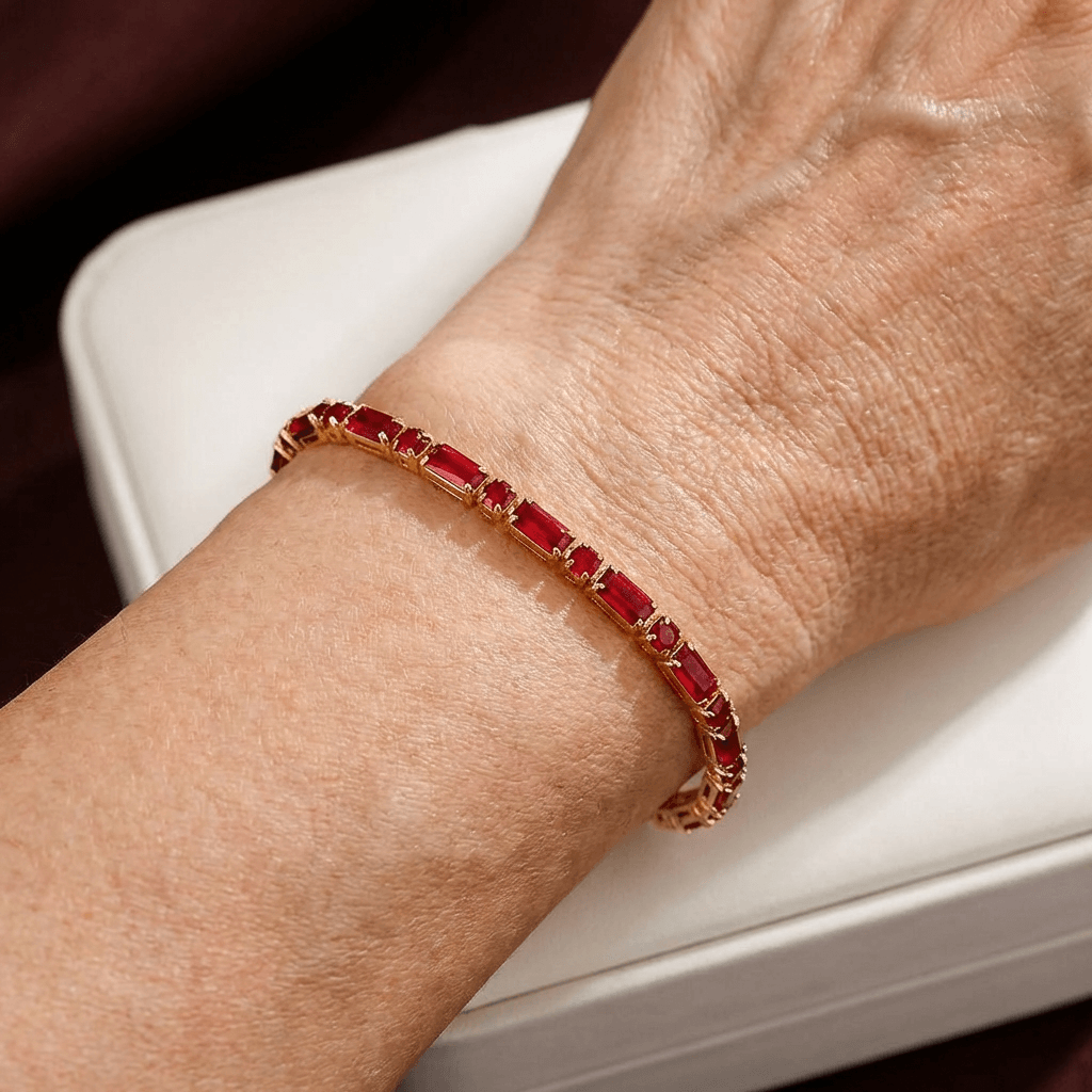 Elegante vintage vergulde armband met zirkonia en robijn