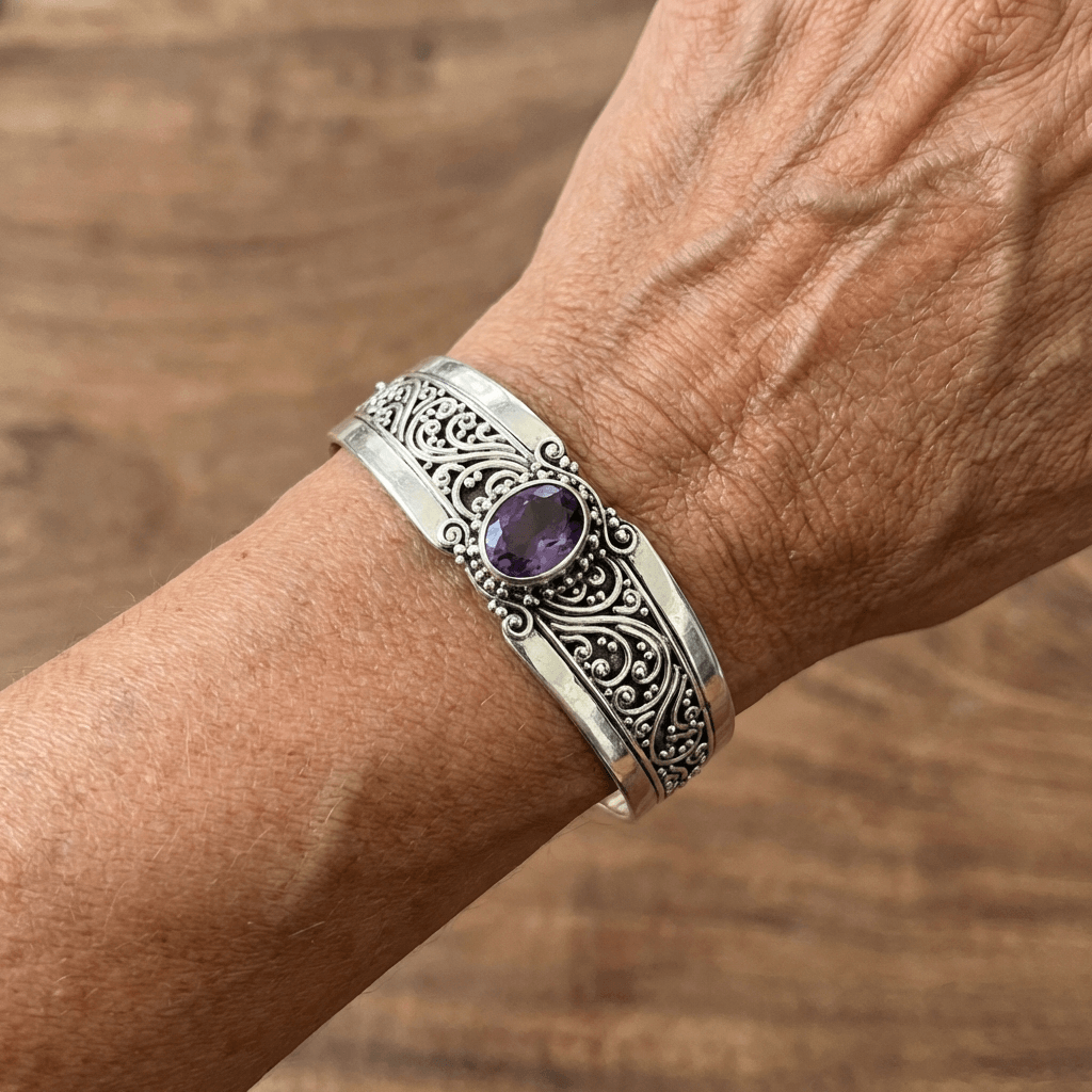 Vintage zilverkleurige open armband met ingelegd kristal
