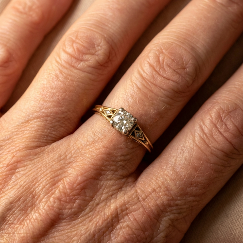 Vintage fijne goudkleurige ring met zirkonia