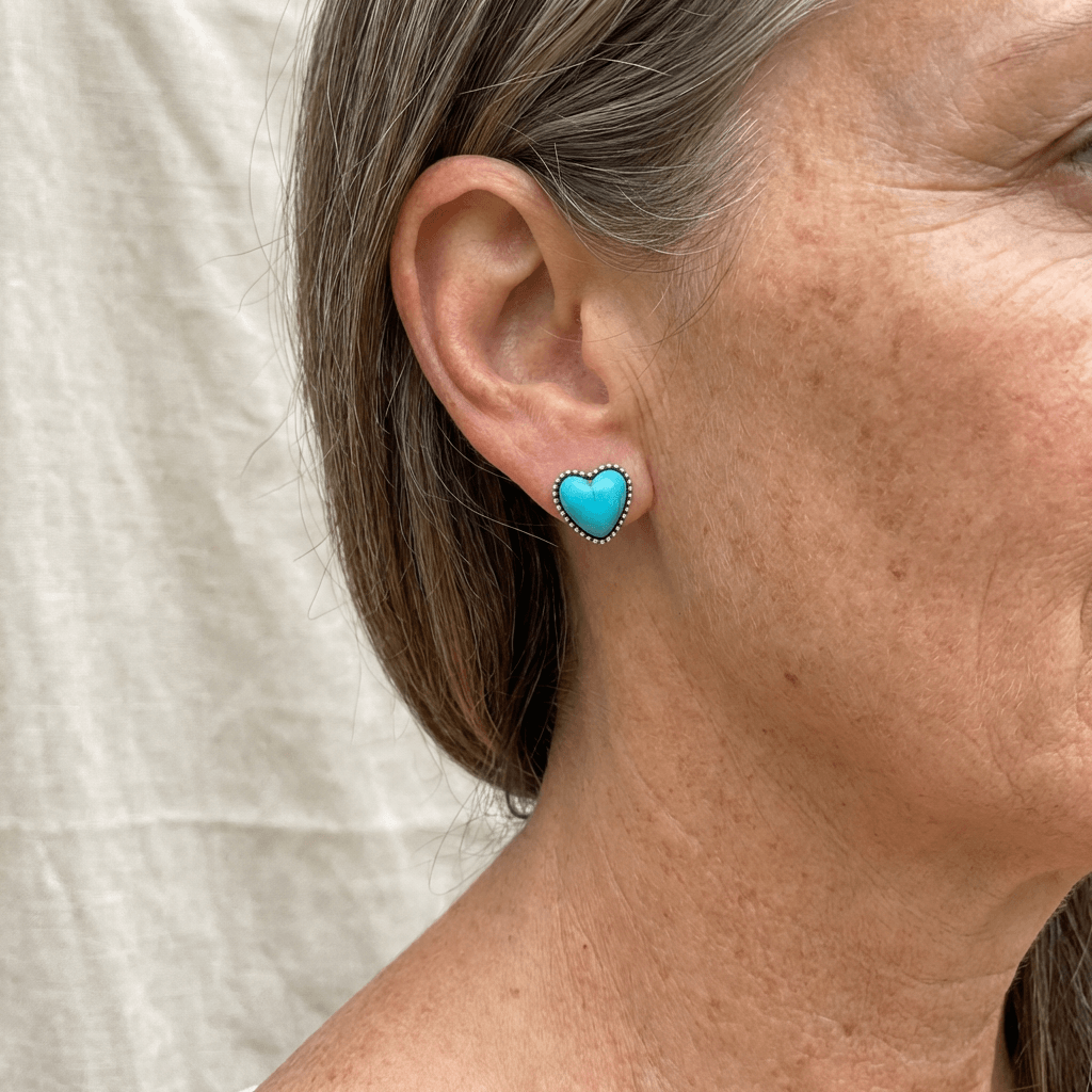 Elegante boho verzilverde turkooizen oorbellen met hart