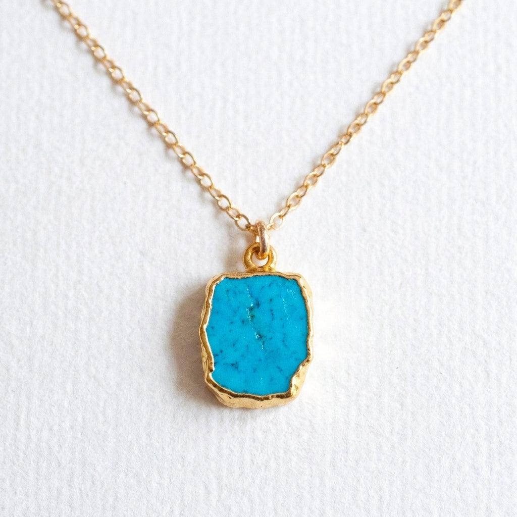 Elegante vergulde ketting met turkooizen edelsteen