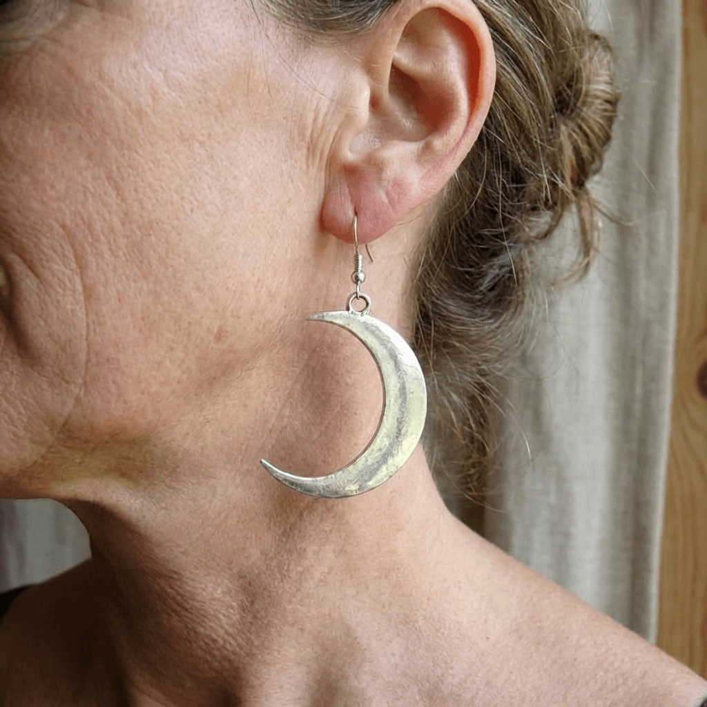 Vintage Retro Silver Plated Moon Design Drop Earrings