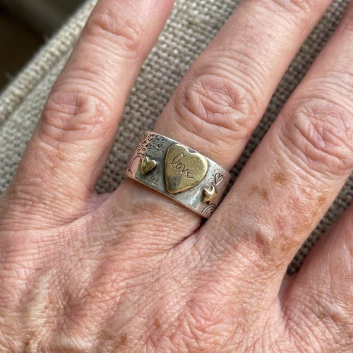 Vintage tweekleurige statement ringband met liefdesboodschap