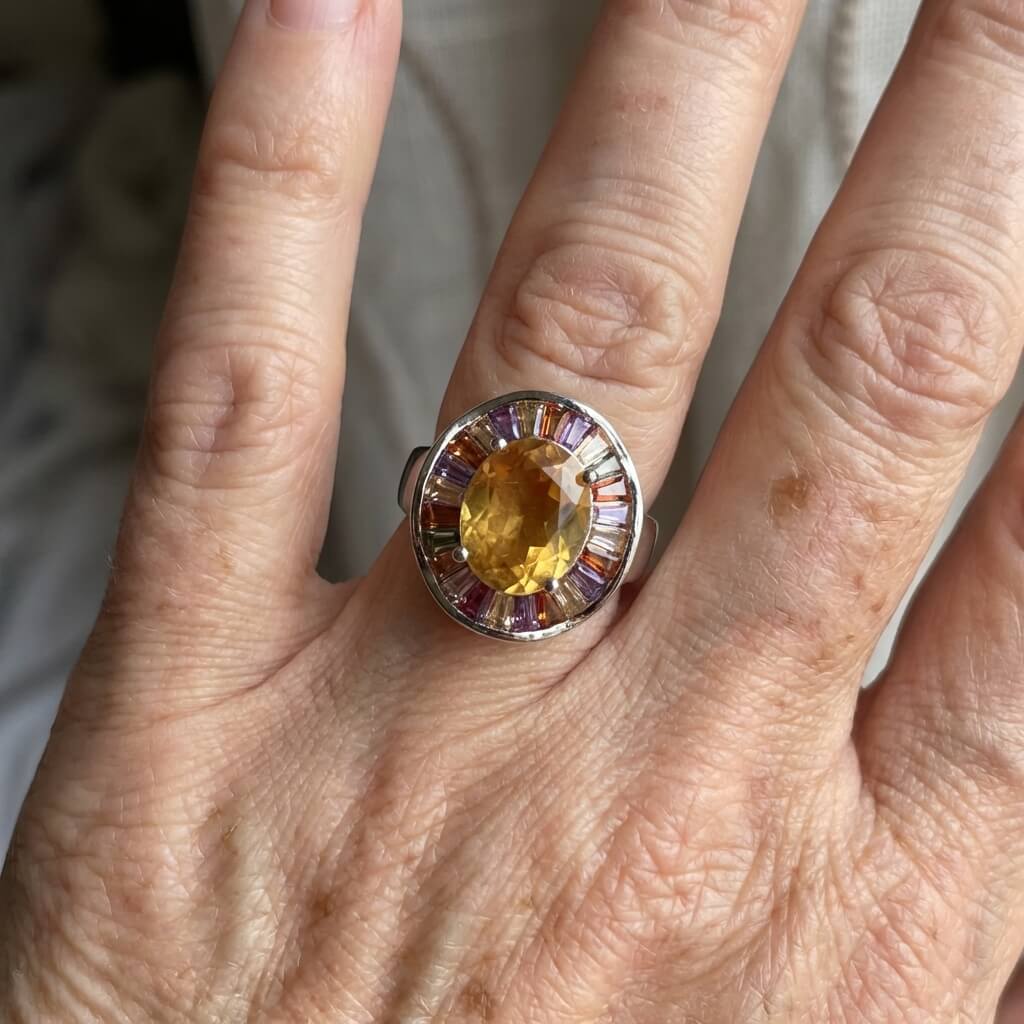 Romantische ovale ring met champagnekleurige zirkoonstenen