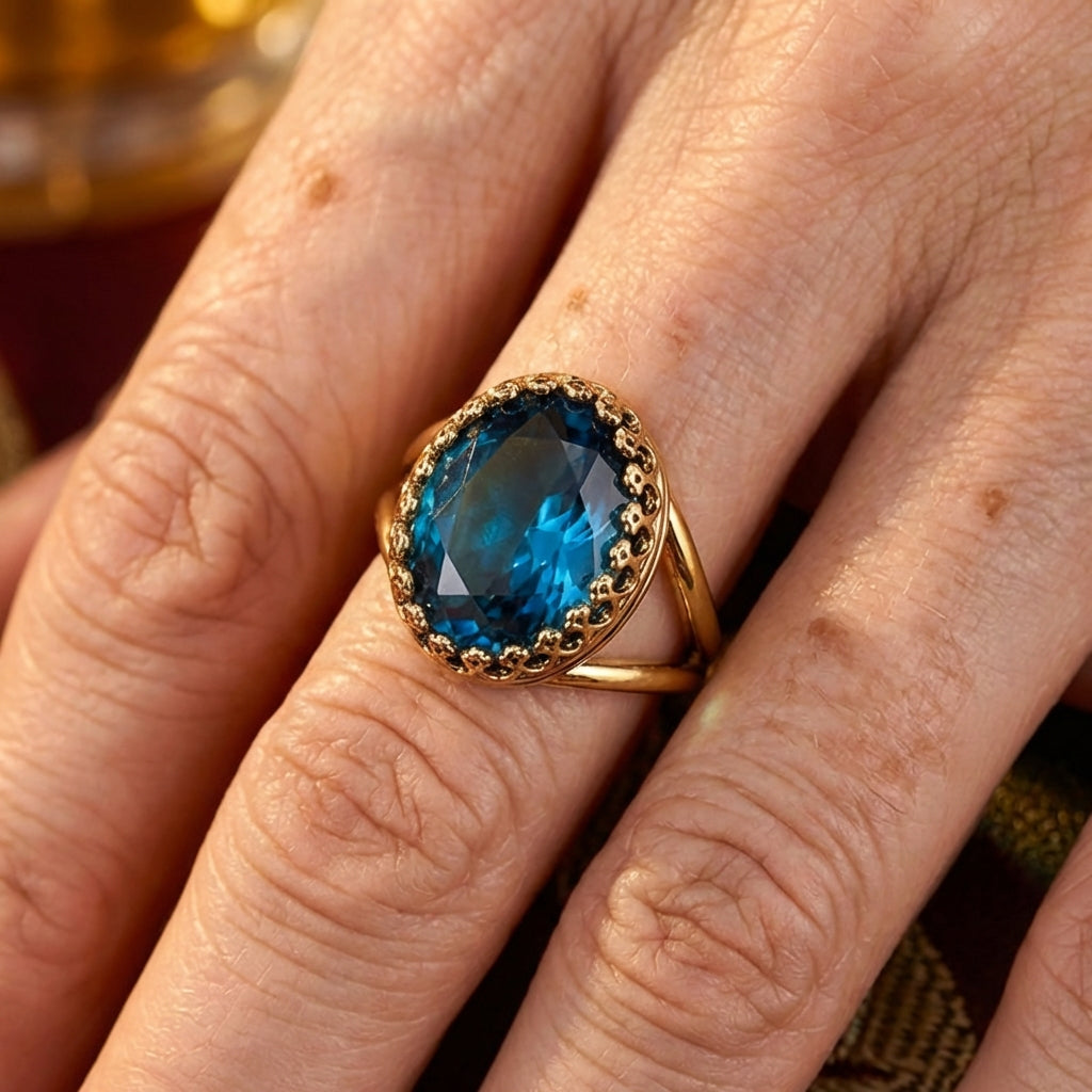 Elegante vergulde ring met ovale blauwe steen