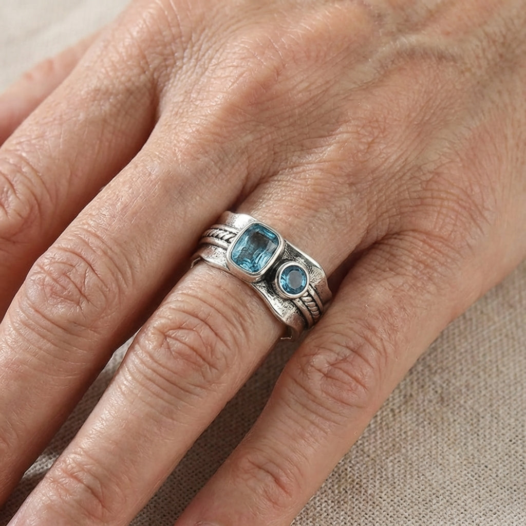 Minimalistische geometrische blauwe zirkonia ring met retro design
