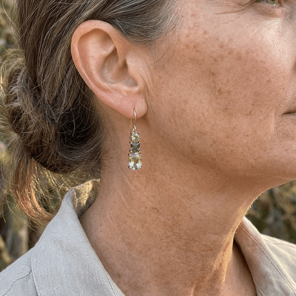 Vintage bohemien geometrische oorbellen met groen zirkonia
