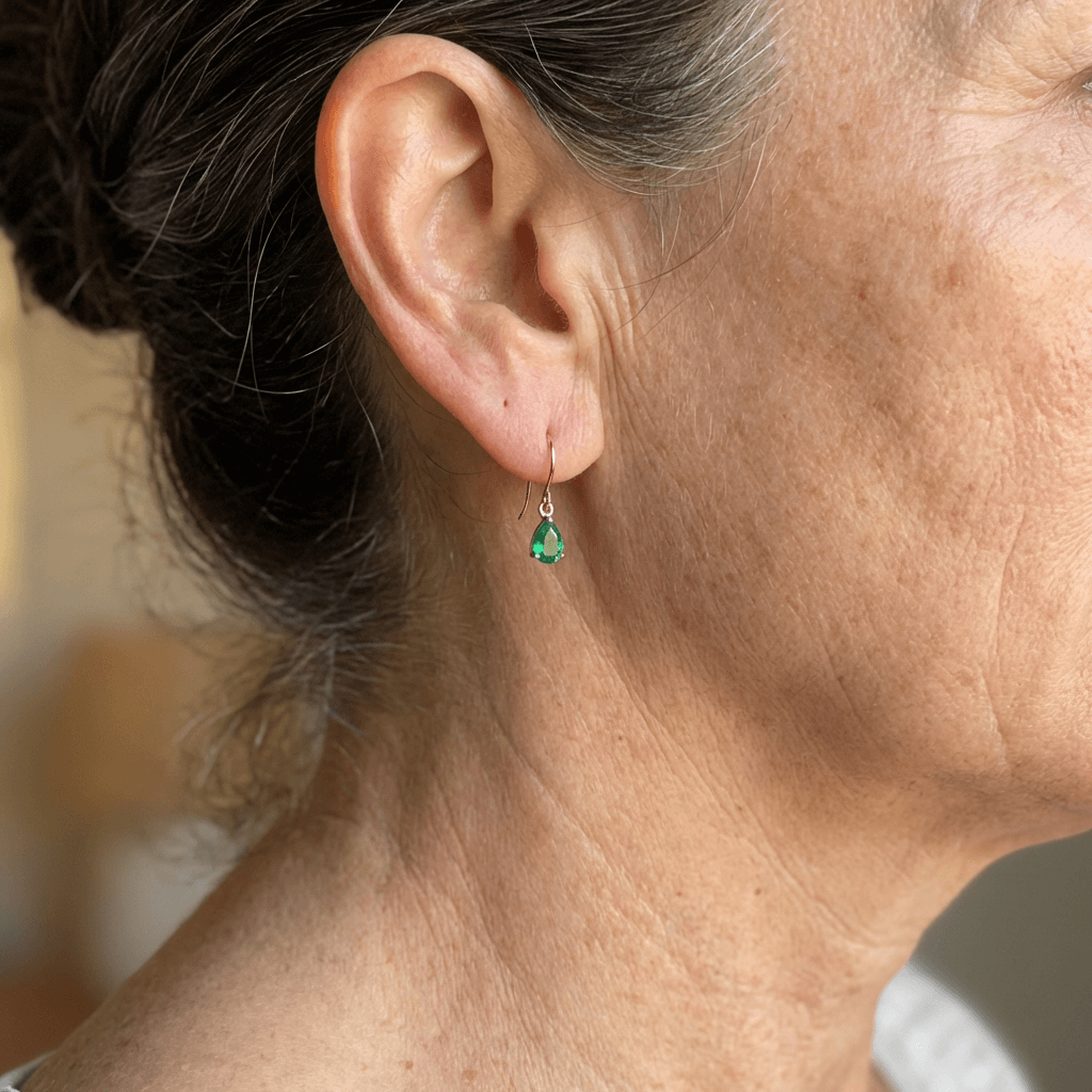 Elegante groene zirkonia oorbellen in barokke hofstijl