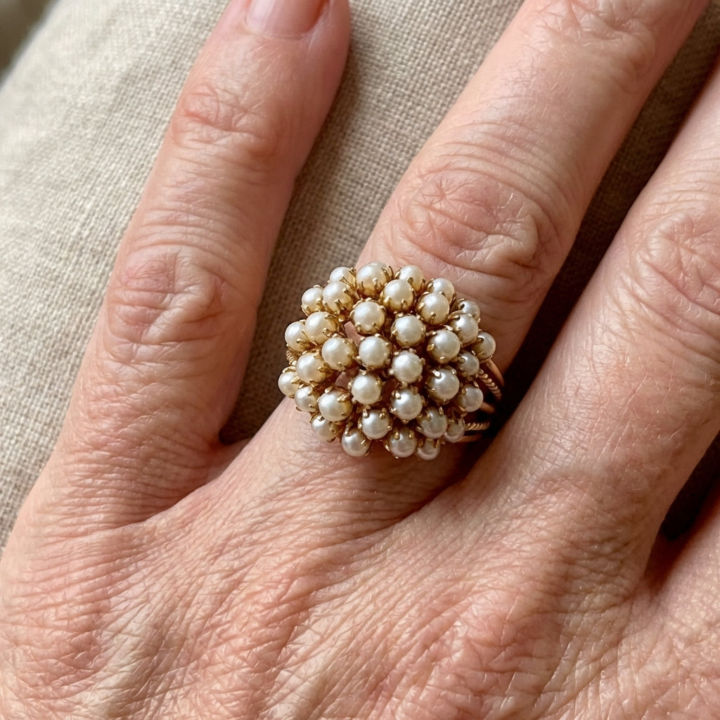 Vintage-geïnspireerde clusterring met witte imitatie parels