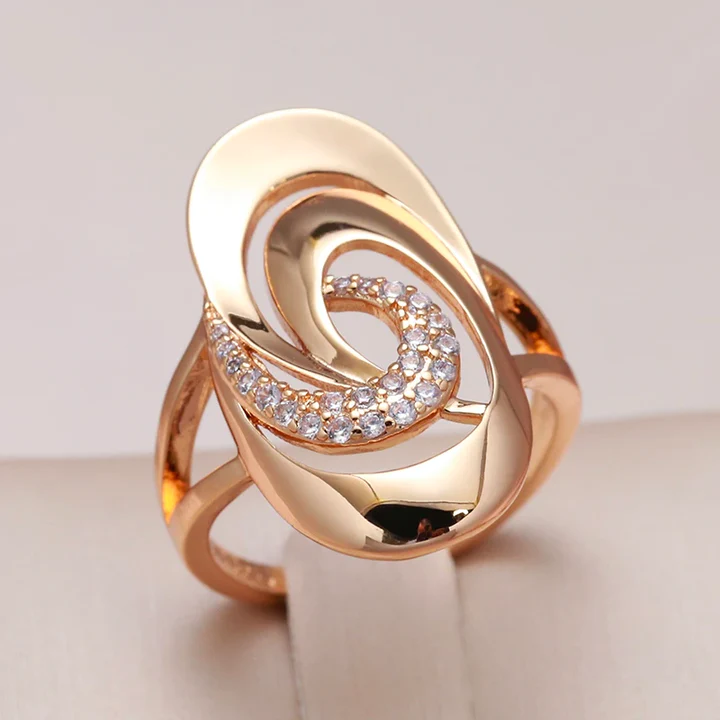Elegante goudkleurige ring met zirkonia