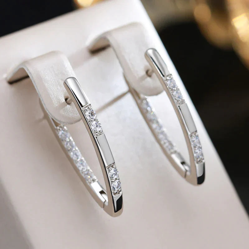 Elegante goudkleurige oorbellen met zirkonia