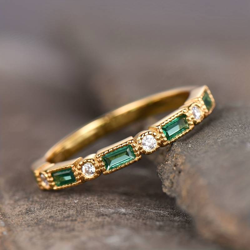 Vintage vergulde ring met ingelegd groen kristal