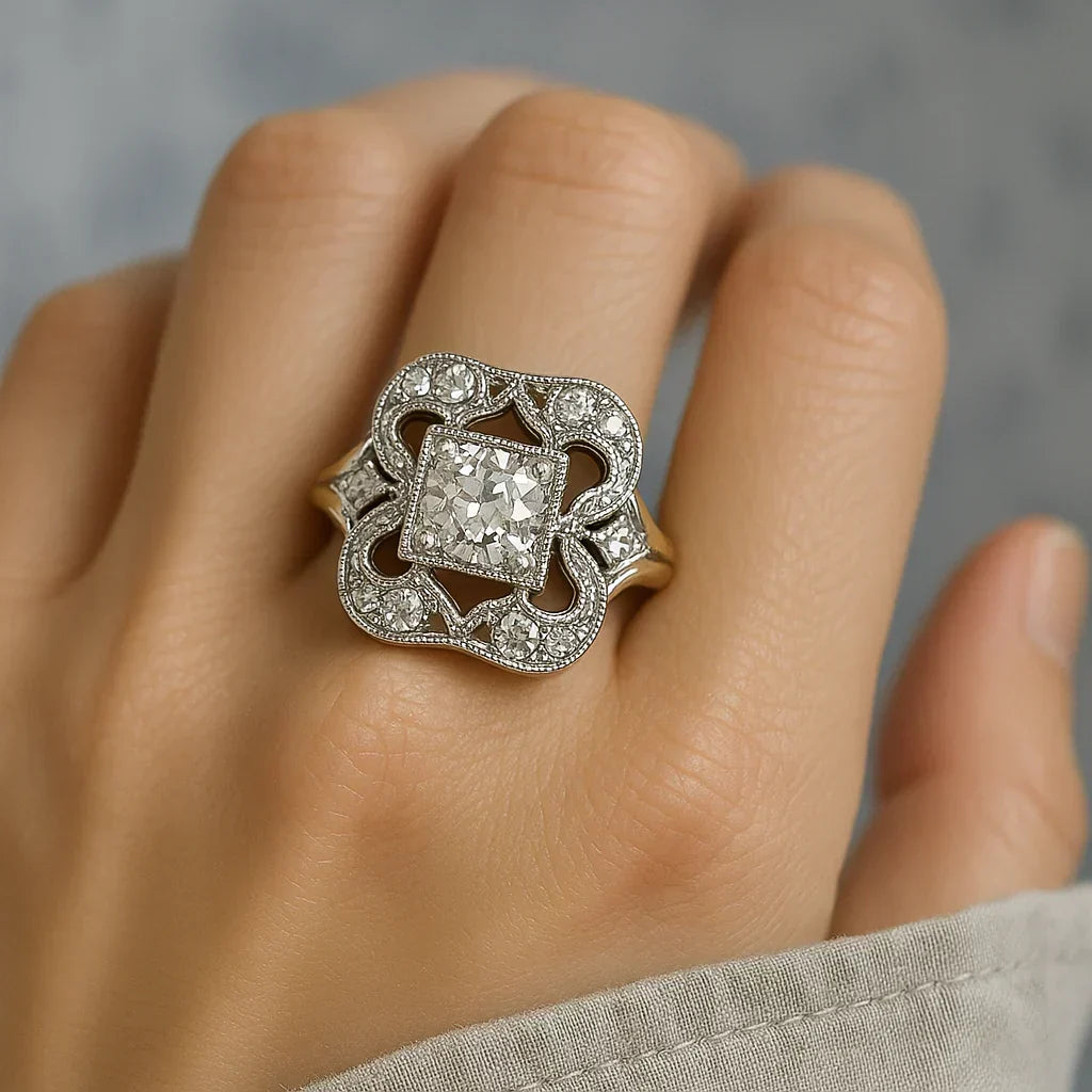 Elegante vintage goudkleurige ring met zirkonia