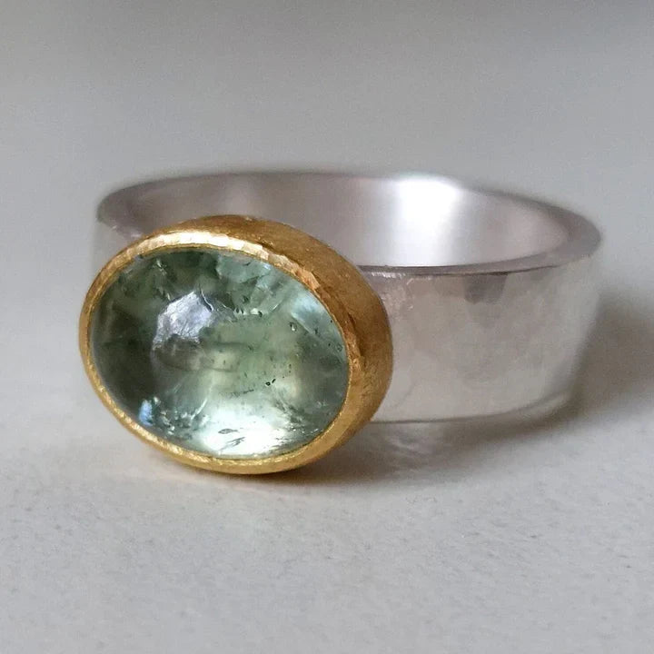 Vintage sterling zilveren en goudkleurige kastring met groene toermalijn