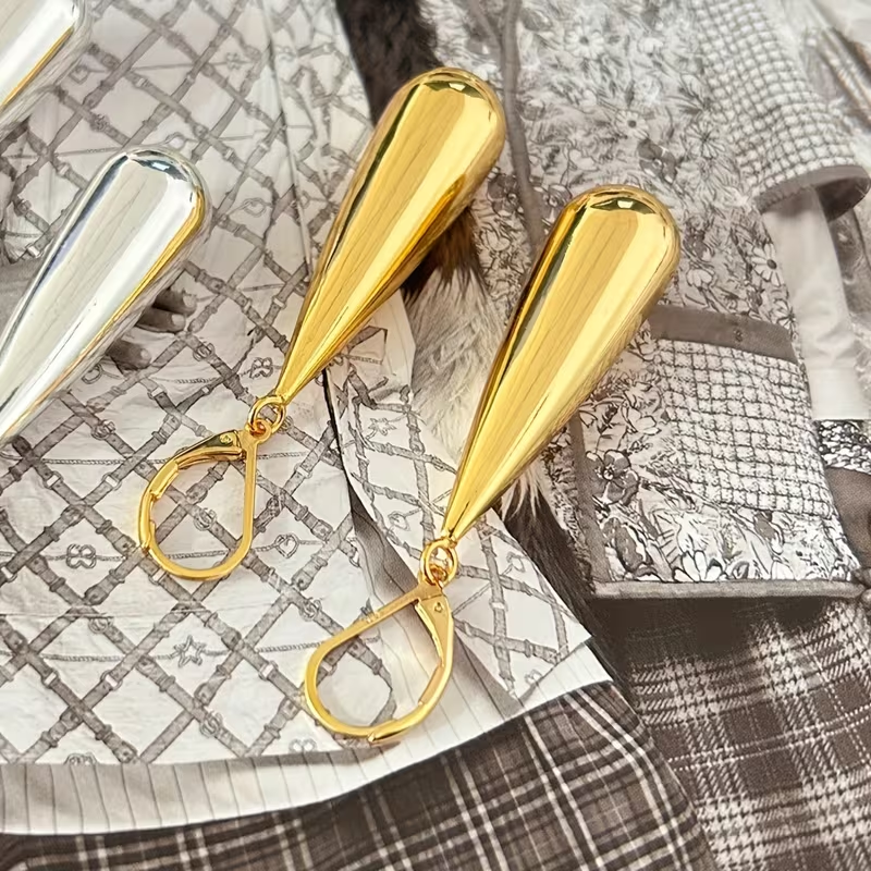 Goudkleurige druppel oorhangers