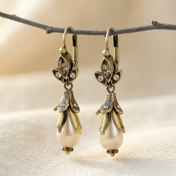 Retro Flower Imitation Pearl Earrings