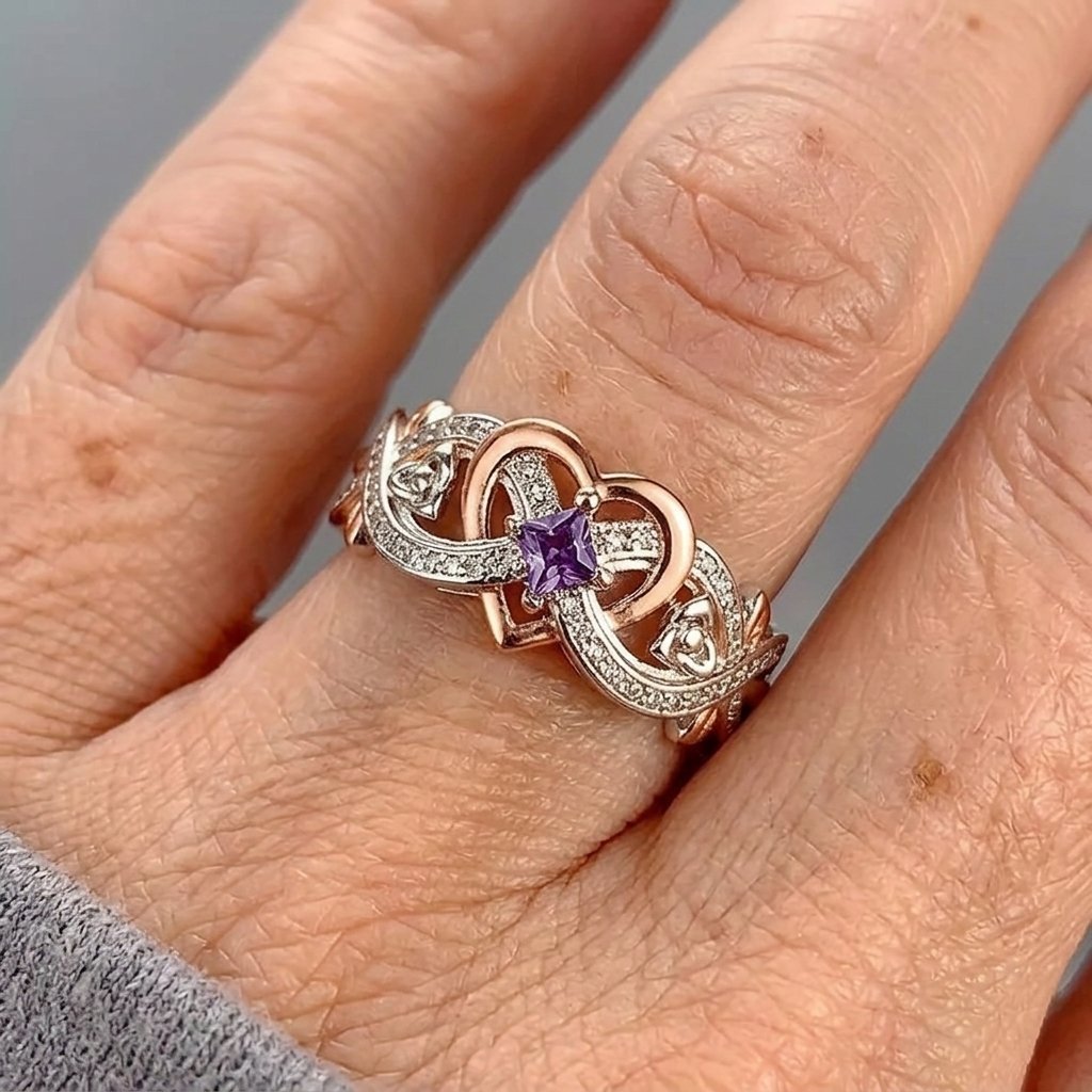 Tweekleurige ring met Keltisch hart en paarse steen