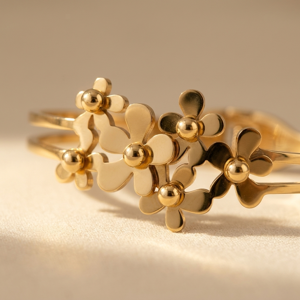 Vergulde bloemenarmband