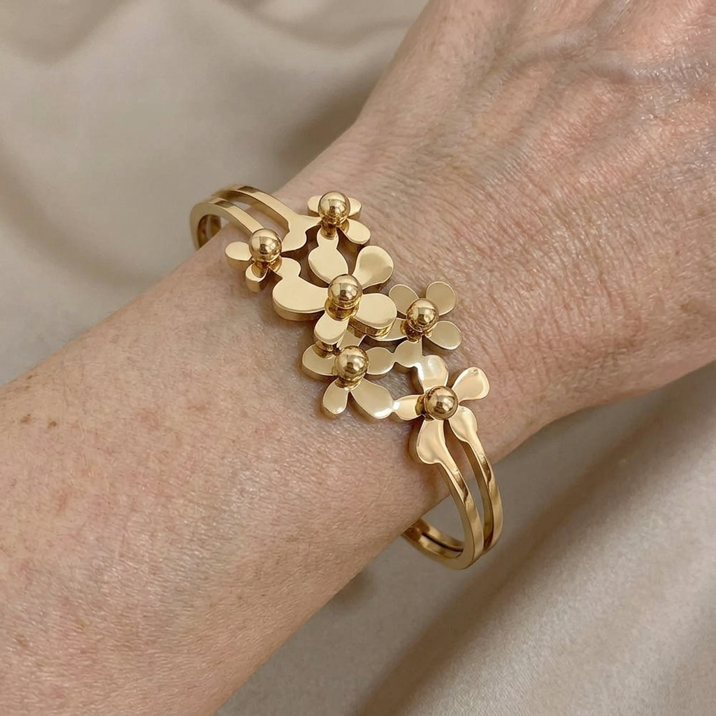 Vergulde bloemenarmband