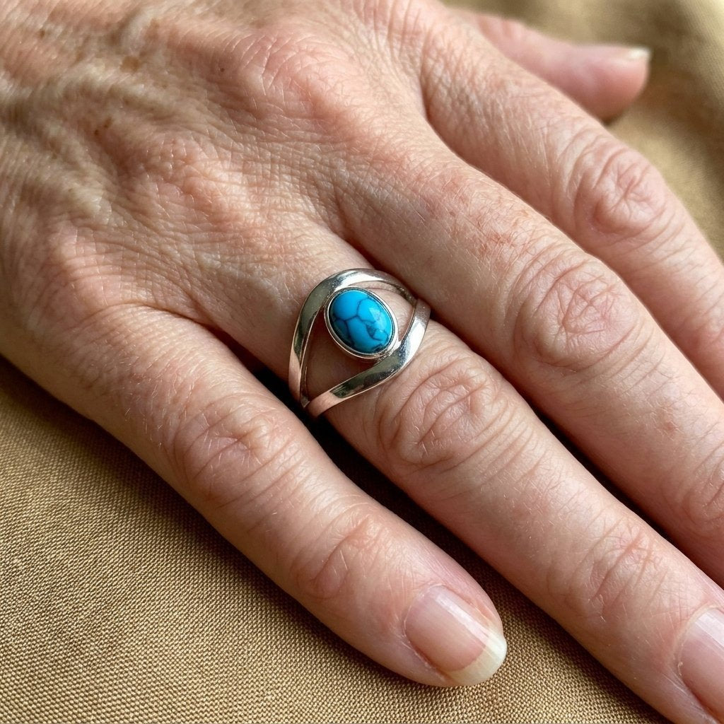 Elegante minimalistische ring met synthetisch turkoois