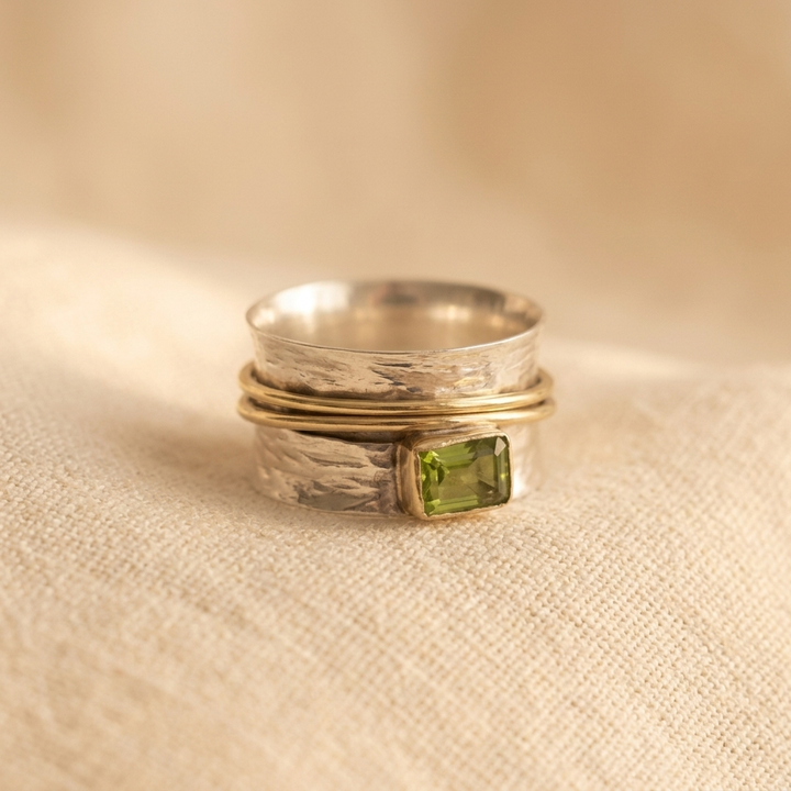 Vintage Hammered Silver Gold Peridot Ring