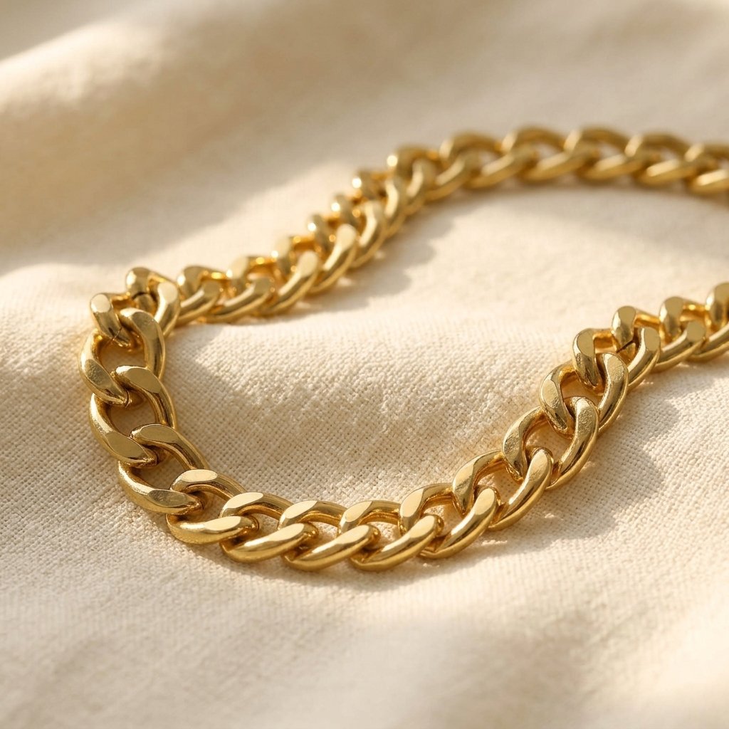 Goudkleurige geometrische schakelketting