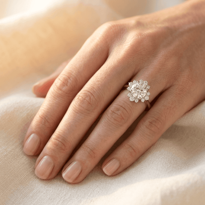 Exquisite Vintage Starburst Synthetic Zirconia Ring