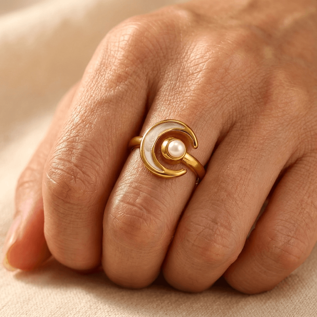 Goudkleurige halvemaanring met parel