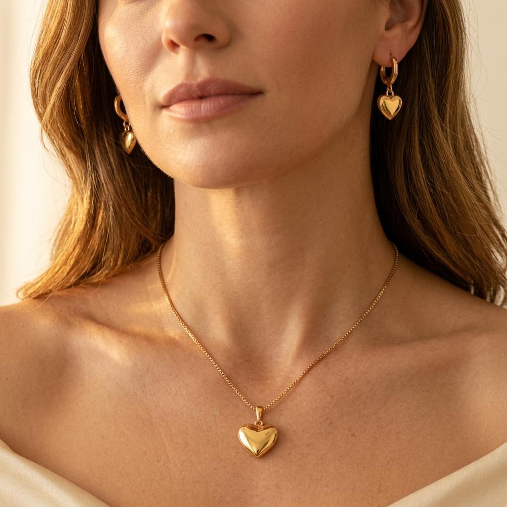 Gevormde goudkleurige sieradenset met ketting en oorbellen