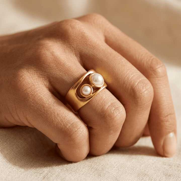 Elegant Gold Pearl Oval Ring